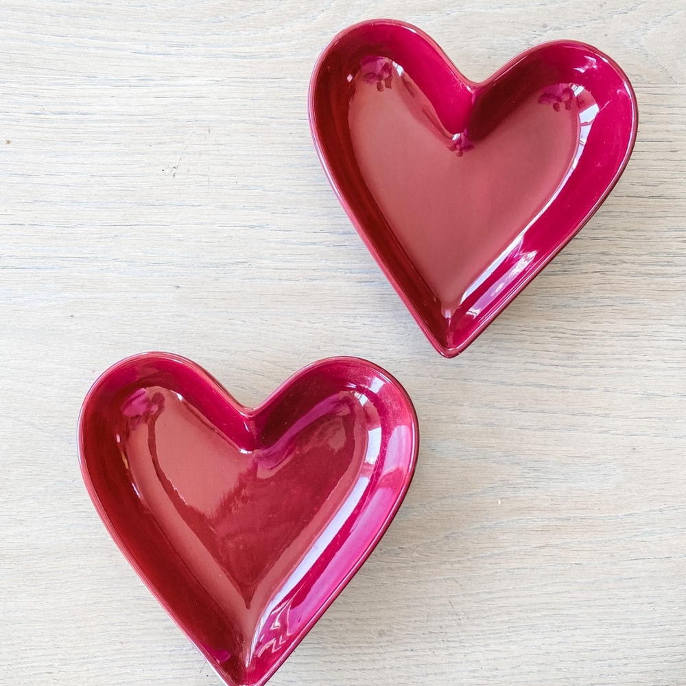Set of 2 heart pampered chef  bowls valentines
